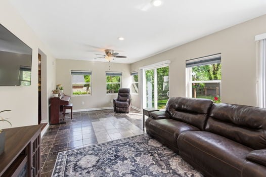 44-web-or-mls-6965 Euclid Ave-44