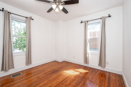 46-web-or-mls-2846 Markbreit Ave-46