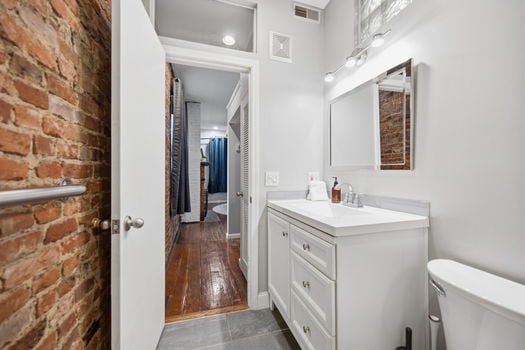 47-web-or-mls-111 E 13th St-47