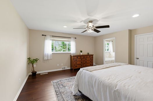 47-web-or-mls-6965 Euclid Ave-47