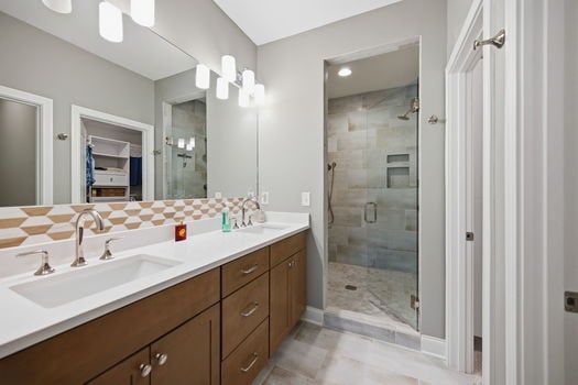 48-web-or-mls-104 S Pinnacle Dr-48