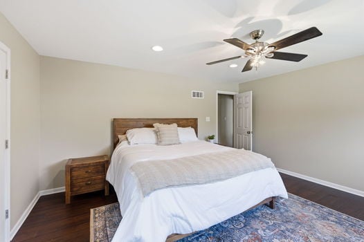 49-web-or-mls-6965 Euclid Ave-49