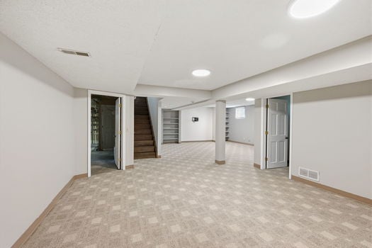 50-web-or-mls-2739 Queenswood Dr-50