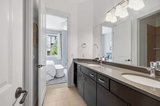 50-web-or-mls-452 Strafer St-50