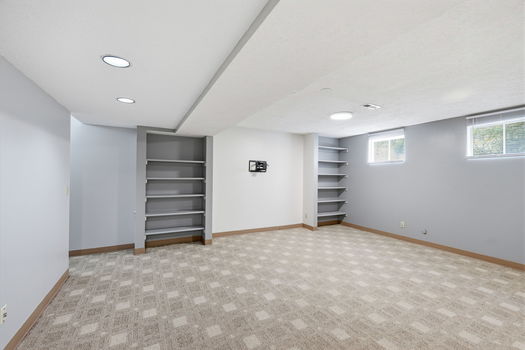 52-web-or-mls-2739 Queenswood Dr-52