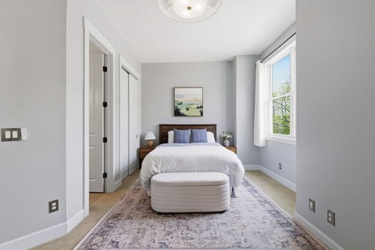 52-web-or-mls-452 Strafer St-52