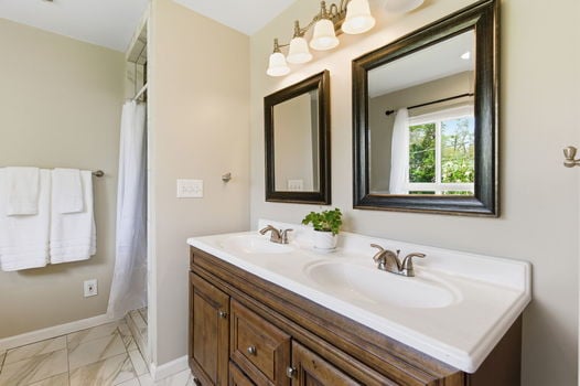 52-web-or-mls-6965 Euclid Ave-52