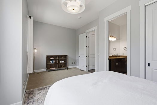 54-web-or-mls-452 Strafer St-54