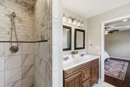 54-web-or-mls-6965 Euclid Ave-54