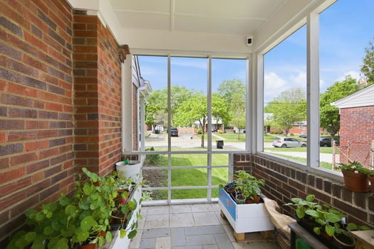 6-web-or-mls-6826 Le Conte Ave (6 of 55)