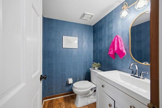 6-web-or-mls-9018 Winthrop Dr-6 (1)