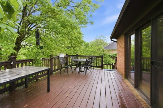 6-web-or-mls-9018 Winthrop Dr-6
