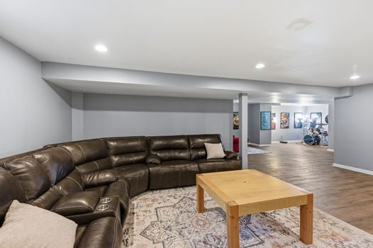 62-web-or-mls-6965 Euclid Ave-62