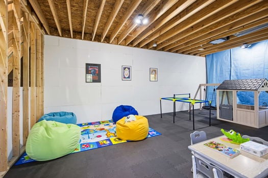 69-web-or-mls-104 S Pinnacle Dr-69