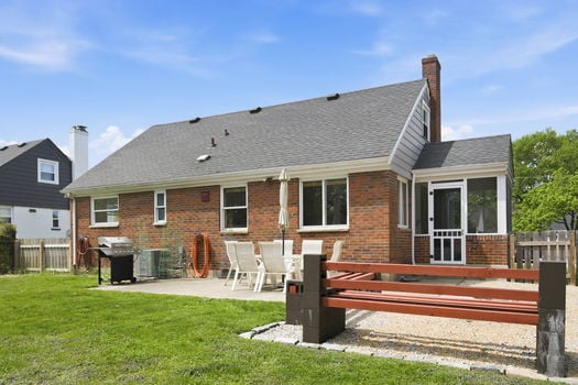 8-web-or-mls-6826 Le Conte Ave (8 of 55)