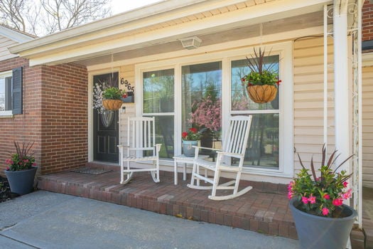 8-web-or-mls-6965 Euclid Ave (8 of 29)