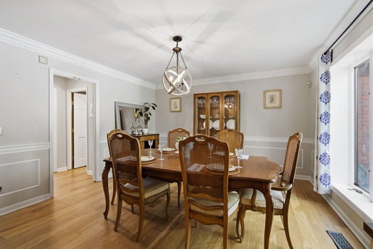 8-web-or-mls-9018 Winthrop Dr-8 (1)
