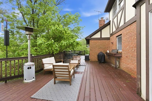 8-web-or-mls-9018 Winthrop Dr-8