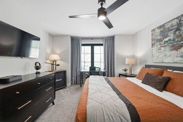 116-web-or-mls-2963 Walworth Ave-116