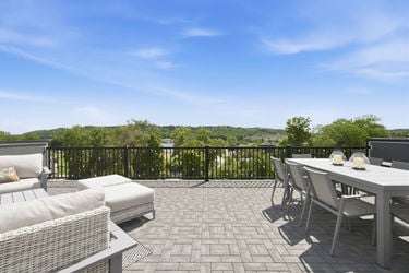 118-web-or-mls-2963 Walworth Ave-118
