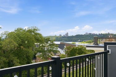 123-web-or-mls-2963 Walworth Ave-123