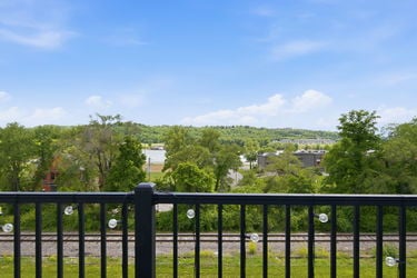 124-web-or-mls-2963 Walworth Ave-124
