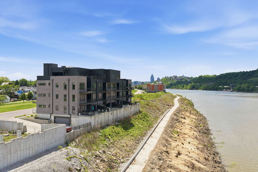 13-web-or-mls-739 Manhattan Blvd 302-13