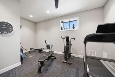 130-web-or-mls-2963 Walworth Ave-130