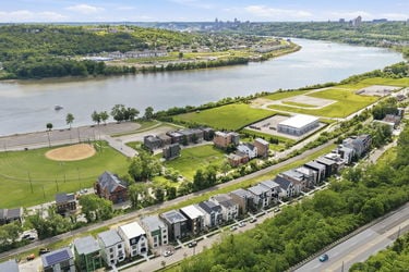 17-web-or-mls-2963 Walworth Ave-17