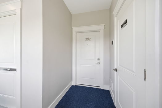 18-web-or-mls-739 Manhattan Blvd 302-18