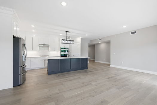 19-web-or-mls-739 Manhattan Blvd 302-19
