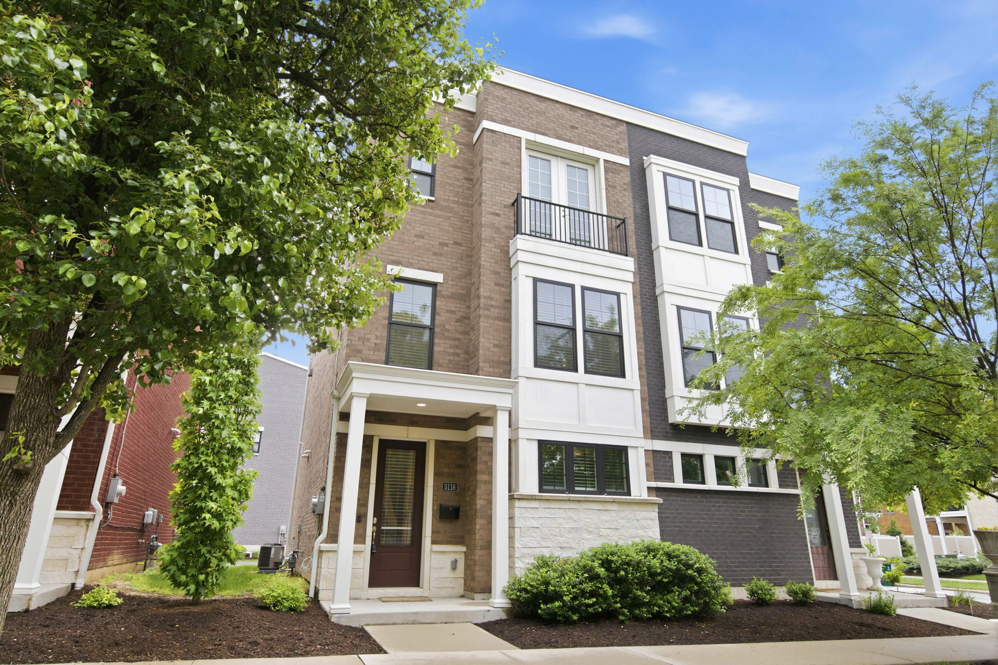 2-web-or-mls-3118 Woodburn Ave-2