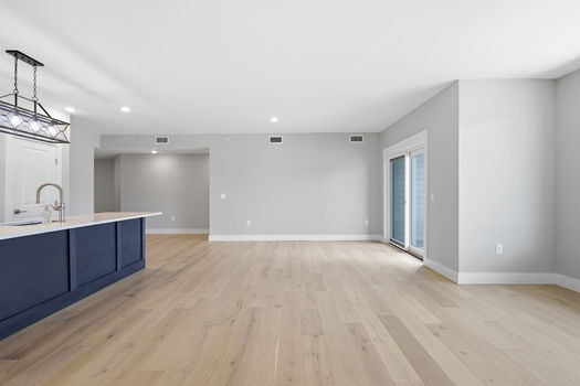 21-web-or-mls-739 Manhattan Blvd 302-21