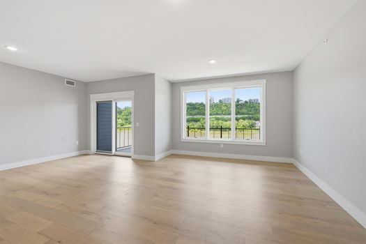 22-web-or-mls-739 Manhattan Blvd 302-22