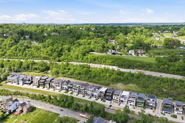 23-web-or-mls-2963 Walworth Ave-23