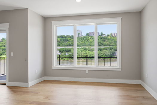 23-web-or-mls-739 Manhattan Blvd 302-23