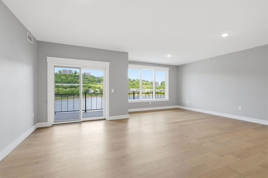 24-web-or-mls-739 Manhattan Blvd 302-24