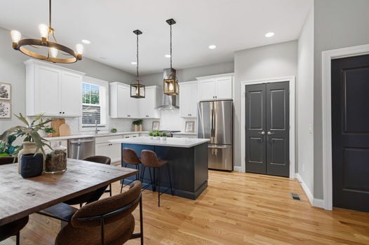 25-web-or-mls-3118 Woodburn Ave-25