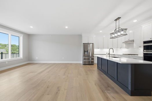 25-web-or-mls-739 Manhattan Blvd 302-25