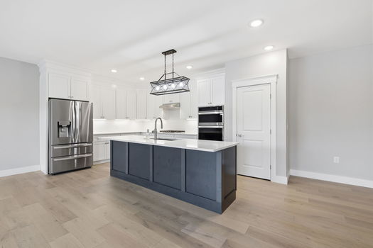 26-web-or-mls-739 Manhattan Blvd 302-26