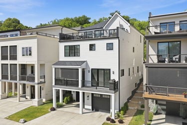 27-web-or-mls-2963 Walworth Ave-27