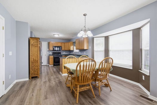 28-web-or-mls-2037 Bluestem Dr-28