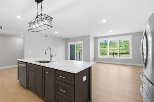 29-web-or-mls-739 Manhattan Blvd 302-29