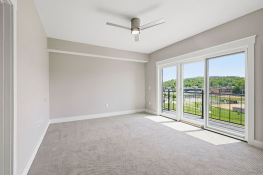 33-web-or-mls-739 Manhattan Blvd 302-33