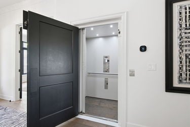 35-web-or-mls-2963 Walworth Ave-35