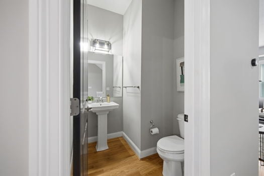 37-web-or-mls-3118 Woodburn Ave-37
