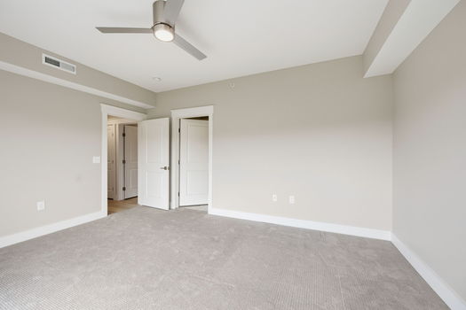 37-web-or-mls-739 Manhattan Blvd 302-37