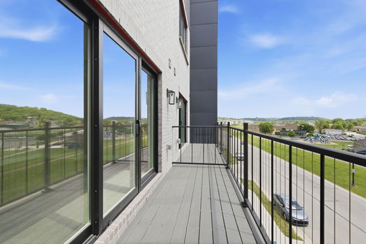 38-web-or-mls-739 Manhattan Blvd 302-38