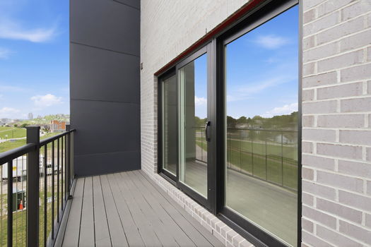 39-web-or-mls-739 Manhattan Blvd 302-39