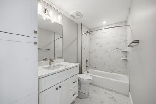42-web-or-mls-739 Manhattan Blvd 302-42